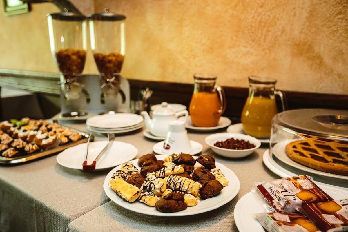 Hotel Guerrinuccio Челано Екстериор снимка