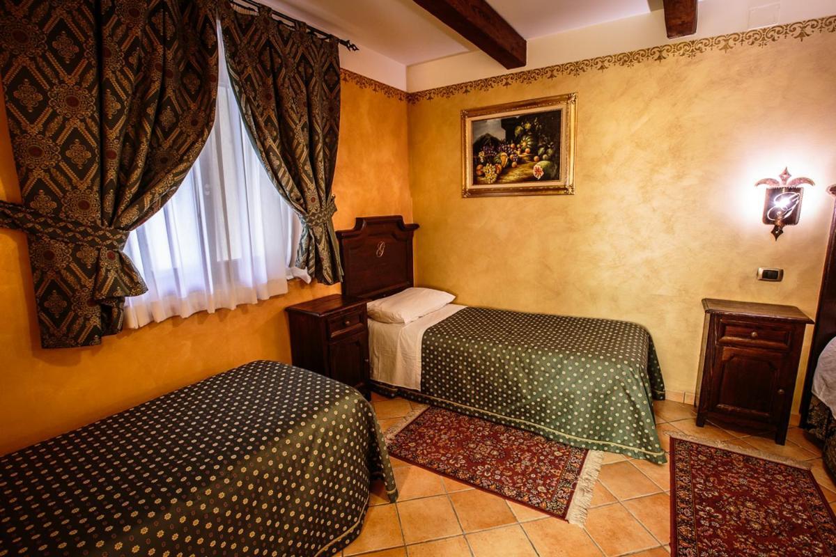Hotel Guerrinuccio Челано Екстериор снимка